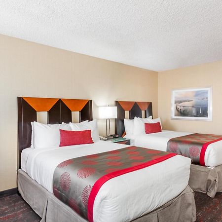 Ramada By Wyndham San Diego National City Exterior foto
